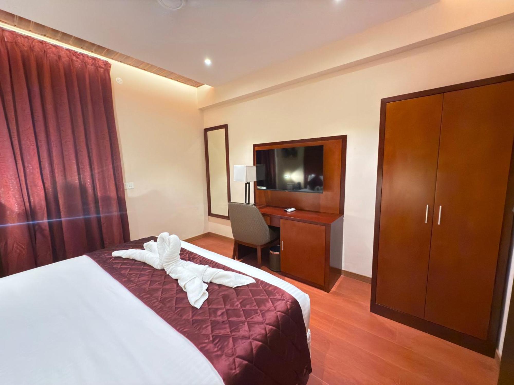 Park Avenue Hotel & Apartments Trichy Tiruchirappalli Exterior photo
