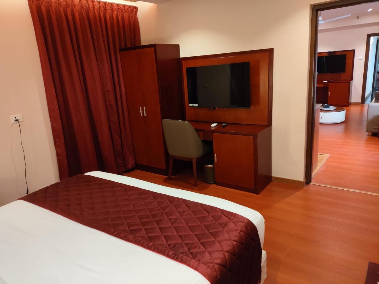 Park Avenue Hotel & Apartments Trichy Tiruchirappalli Exterior photo